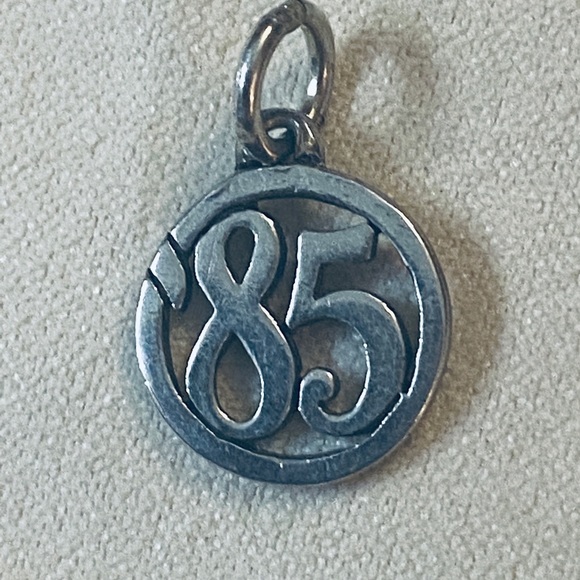 James Avery Retired Silver ‘85 in a circle 1985 Charm - Picture 1 of 2